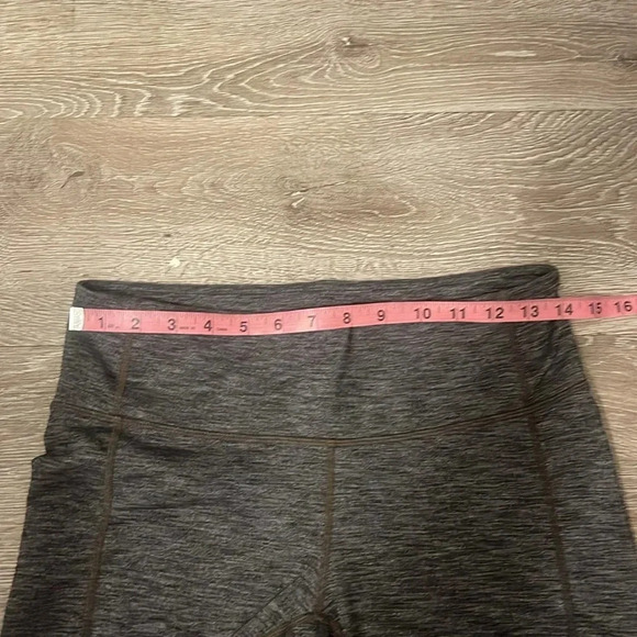 Athleta gray workout leggings in size medium capri crop pants running - Picture 5 of 10
